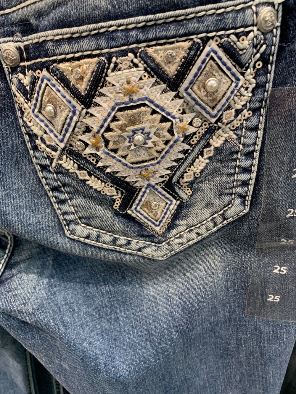 NWT Grace IN LA Capri with embelished pockets